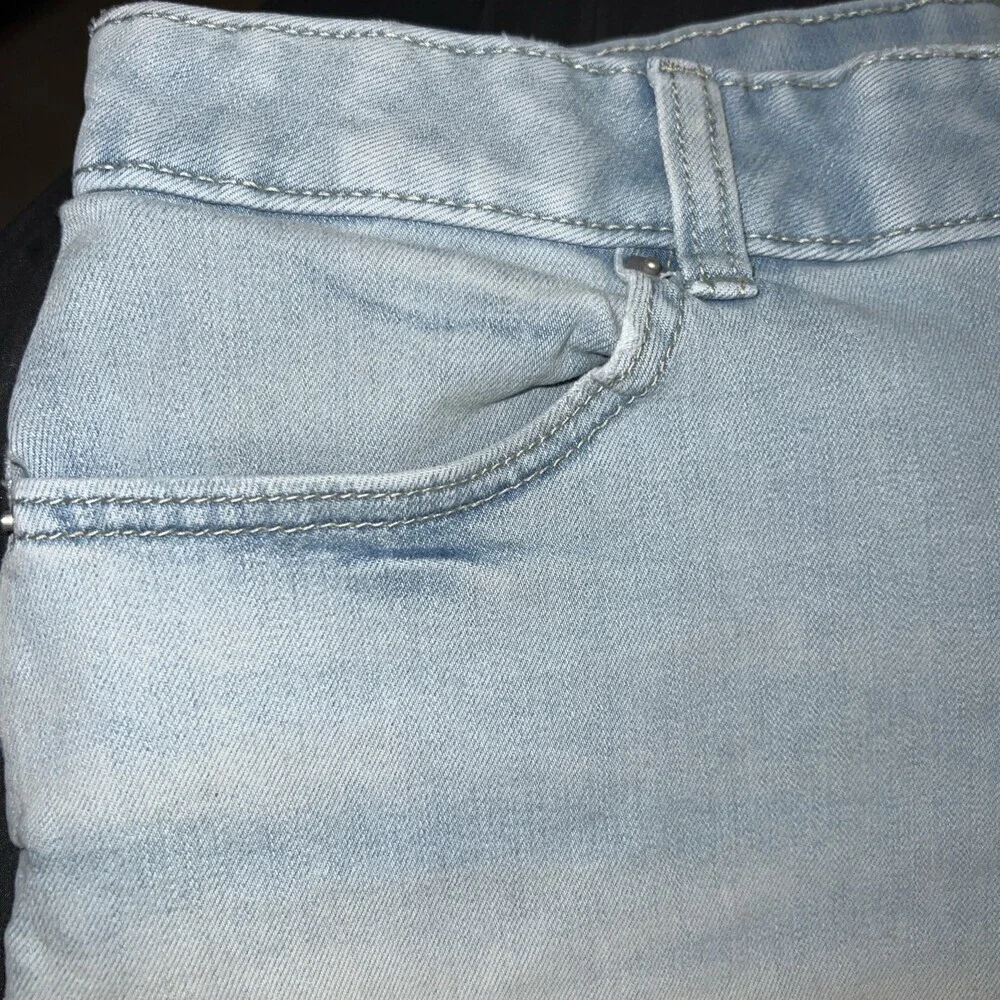 TERRA & SKY Womens Light Wash Distressed Denim Jean Shorts Cuffed Sz 18 Stretch